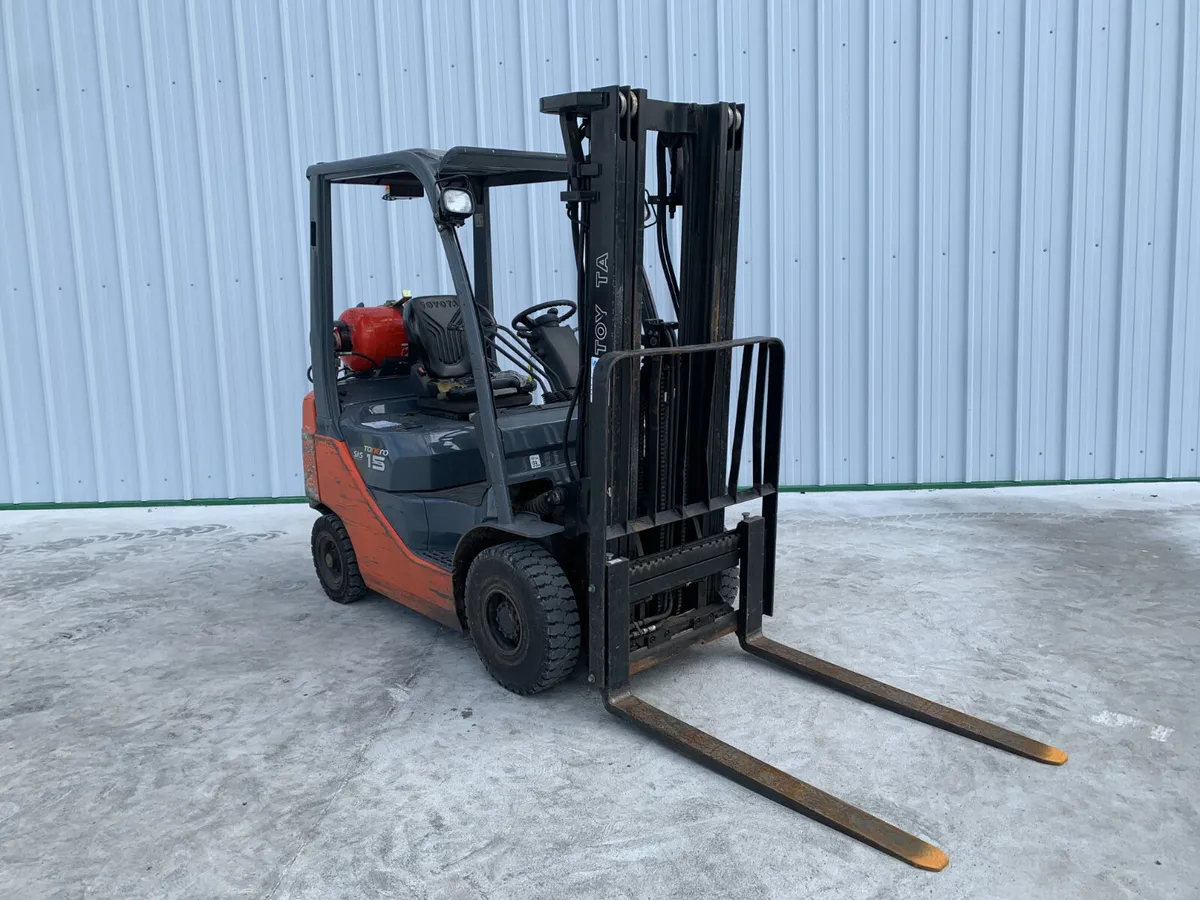 UNRESERVED 2010 TOYOTA 1.5T GAS FORKLIFT FOR AUCT - Image 4