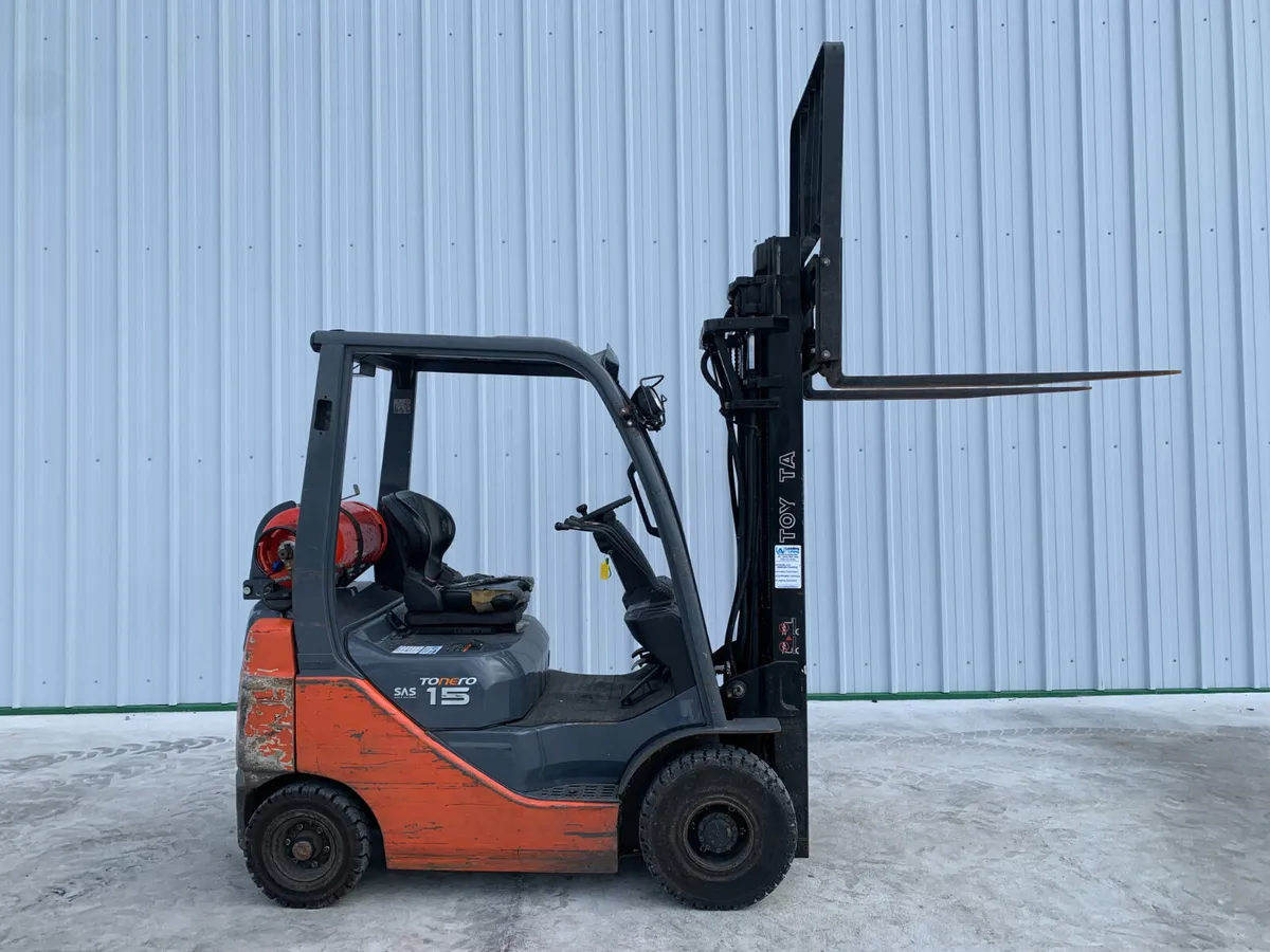 UNRESERVED 2010 TOYOTA 1.5T GAS FORKLIFT FOR AUCT - Image 3