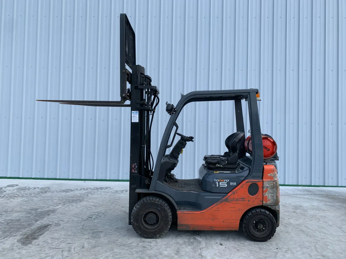 UNRESERVED 2010 TOYOTA 1.5T GAS FORKLIFT FOR AUCT - Image 2