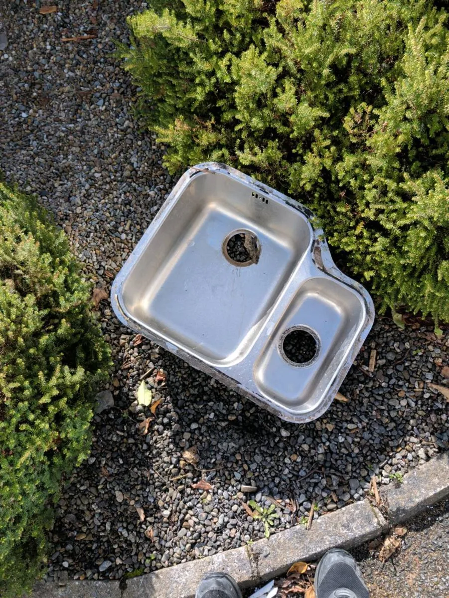 Second hand sink - Image 1