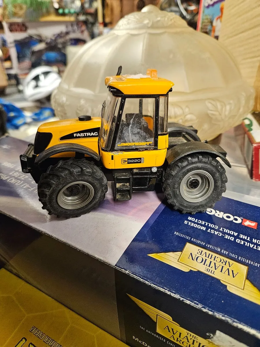 Britain's JCB Fastrac Tractor - Image 4
