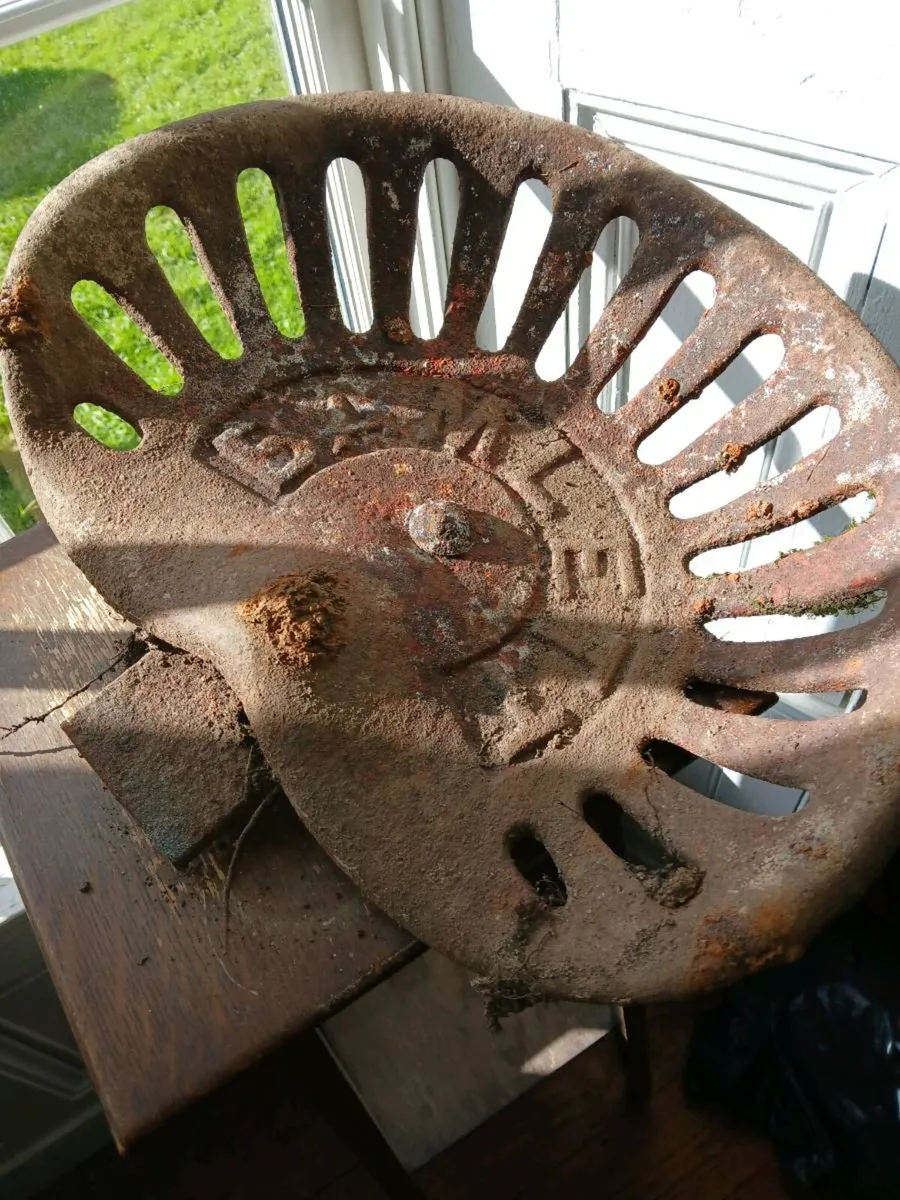 Iron teactor seat - Image 1
