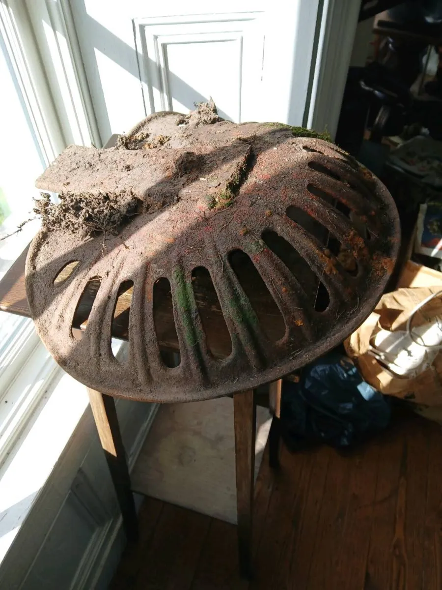 Iron teactor seat - Image 2