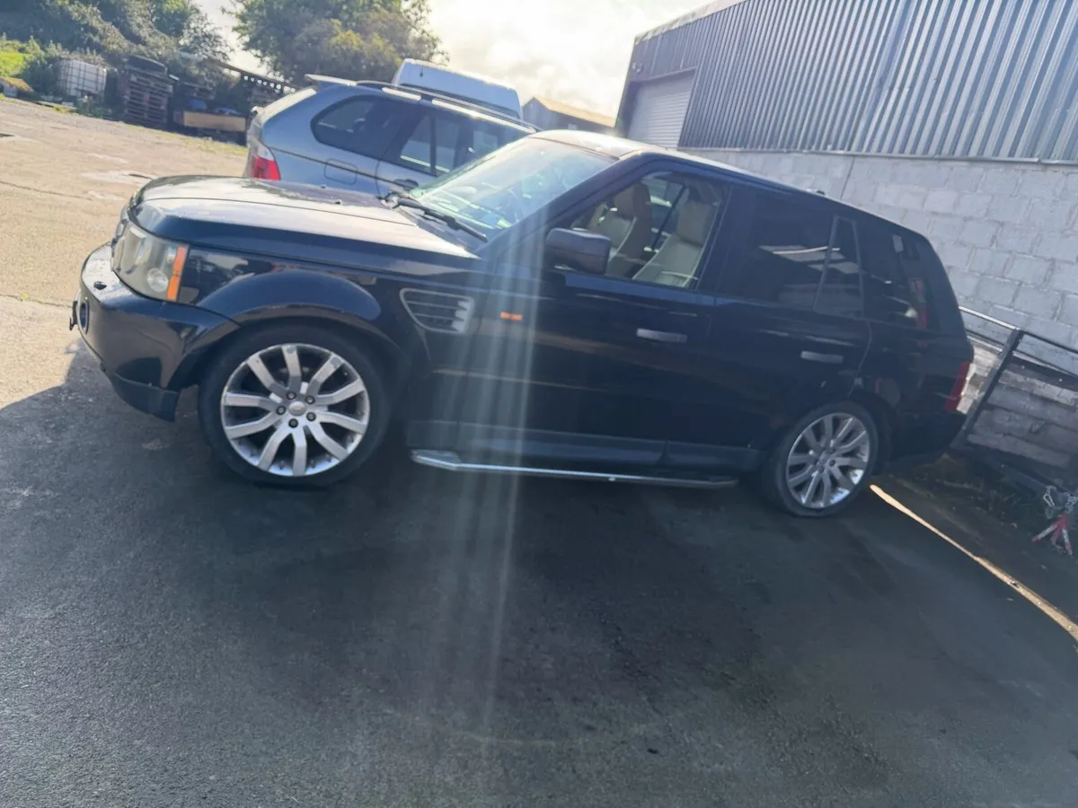 Range Rover breaking - Image 1