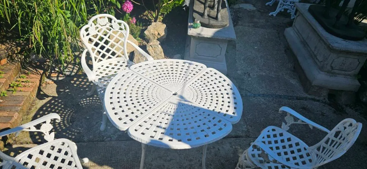 HEAVY CAST IRON GARDEN SET - Image 3