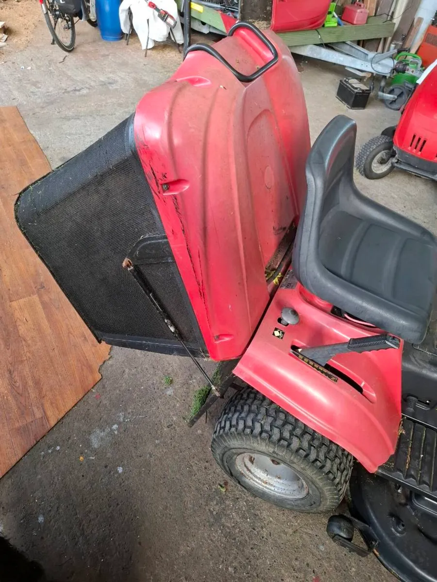 Castlegarden ride on lawnmower twin cut - Image 3