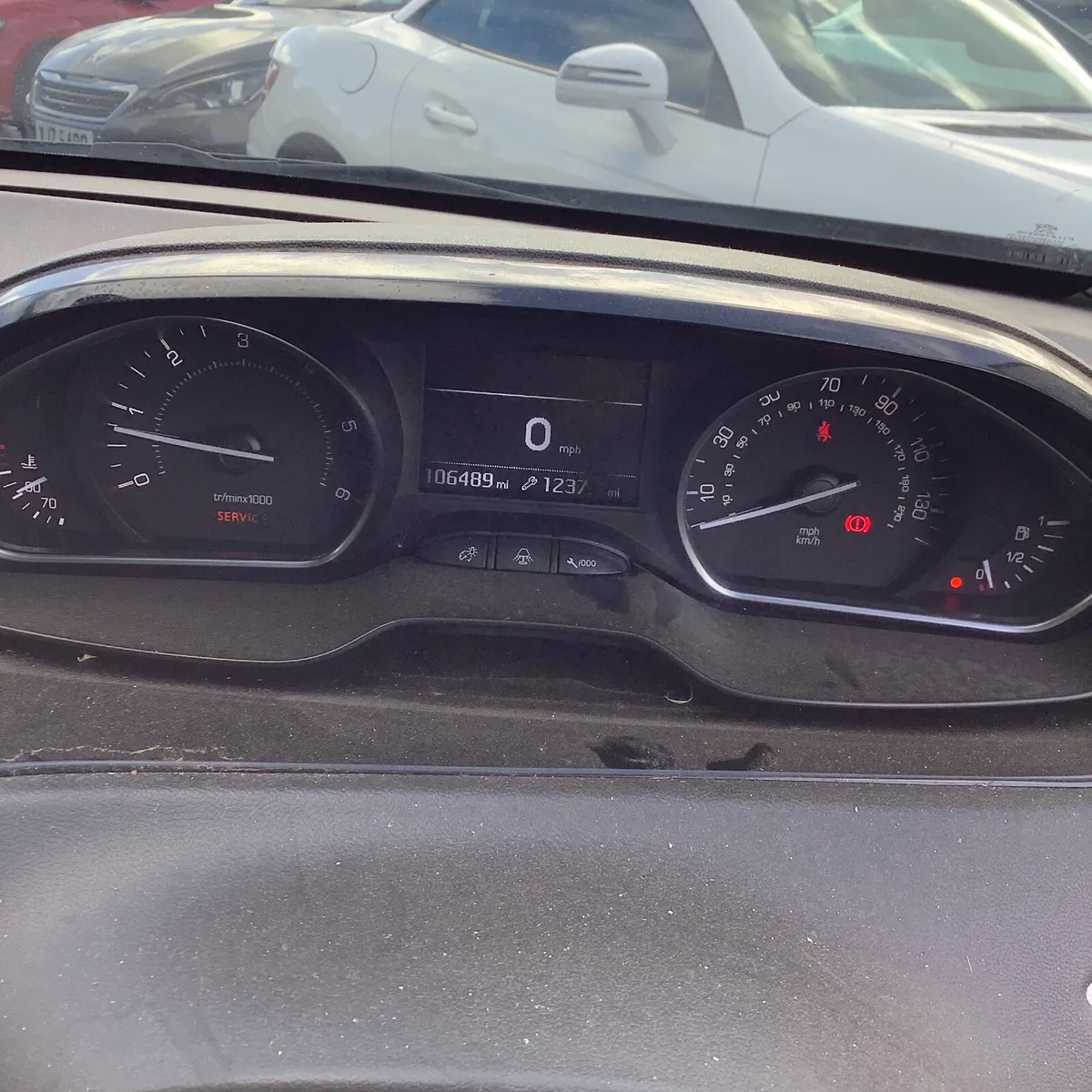 Peugeot 208 allure e hdi 1.6 5 door motd 2015 - Image 4