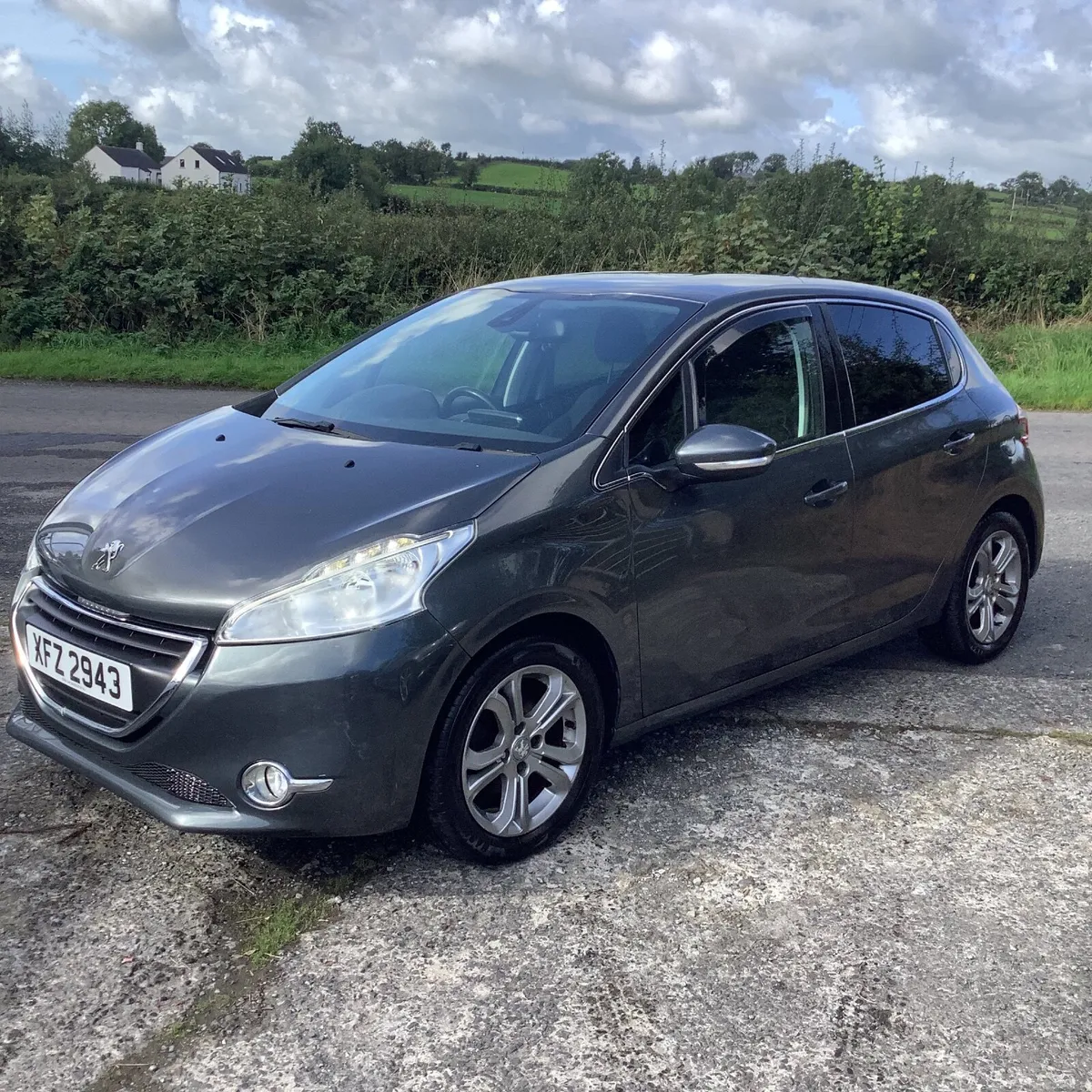 Peugeot 208 allure e hdi 1.6 5 door motd 2015 - Image 1