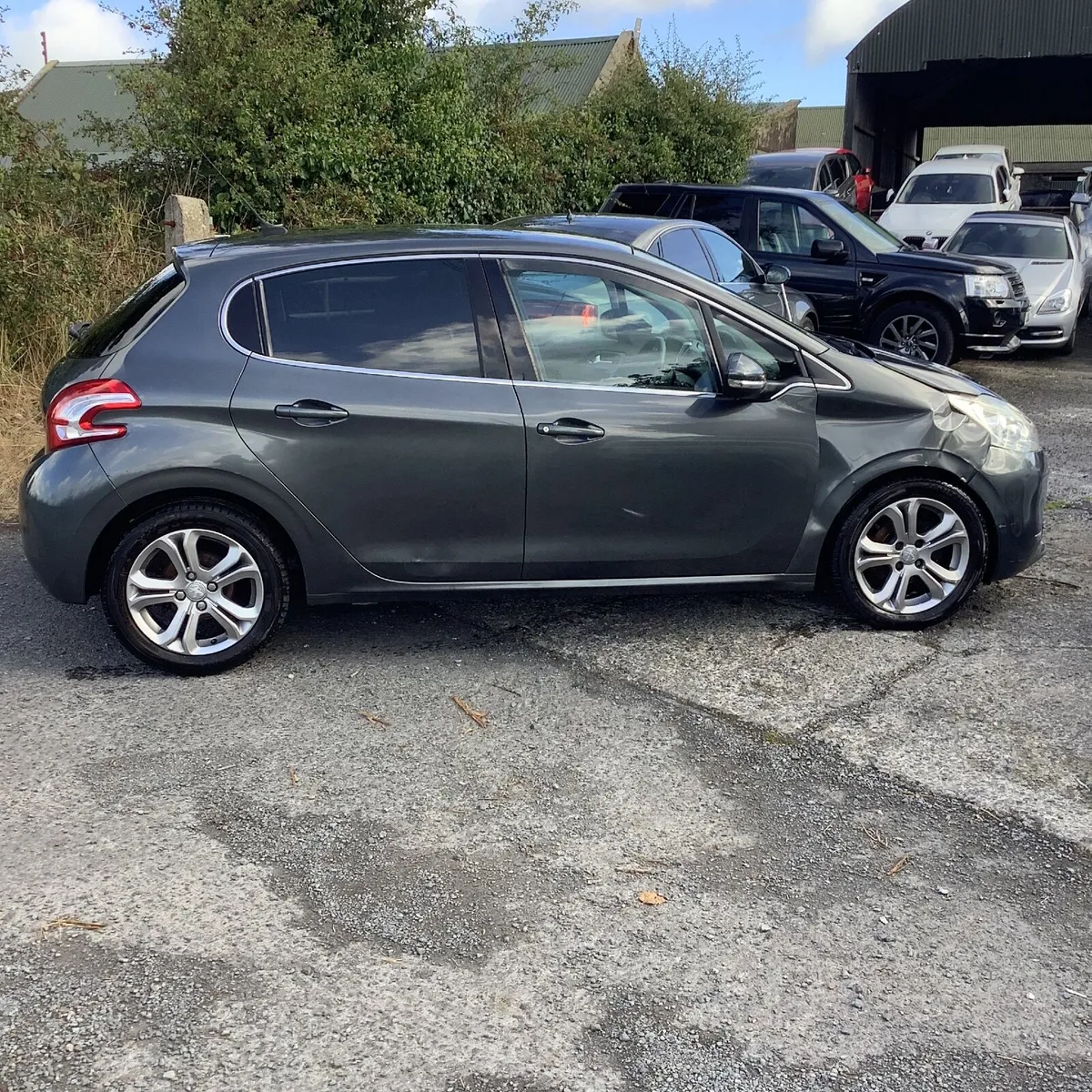 Peugeot 208 allure e hdi 1.6 5 door motd 2015 - Image 2