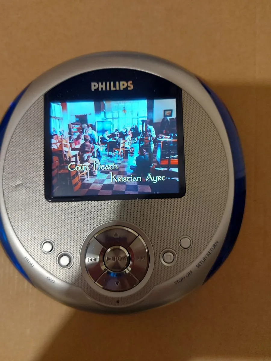 Philips PET320/37 3.5 Portable DVD/CD/MP3 Player - Image 2