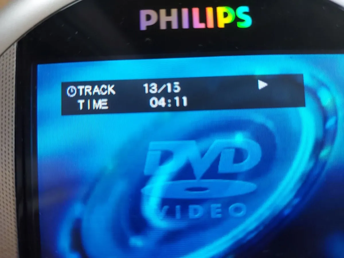 Philips PET320/37 3.5 Portable DVD/CD/MP3 Player - Image 3