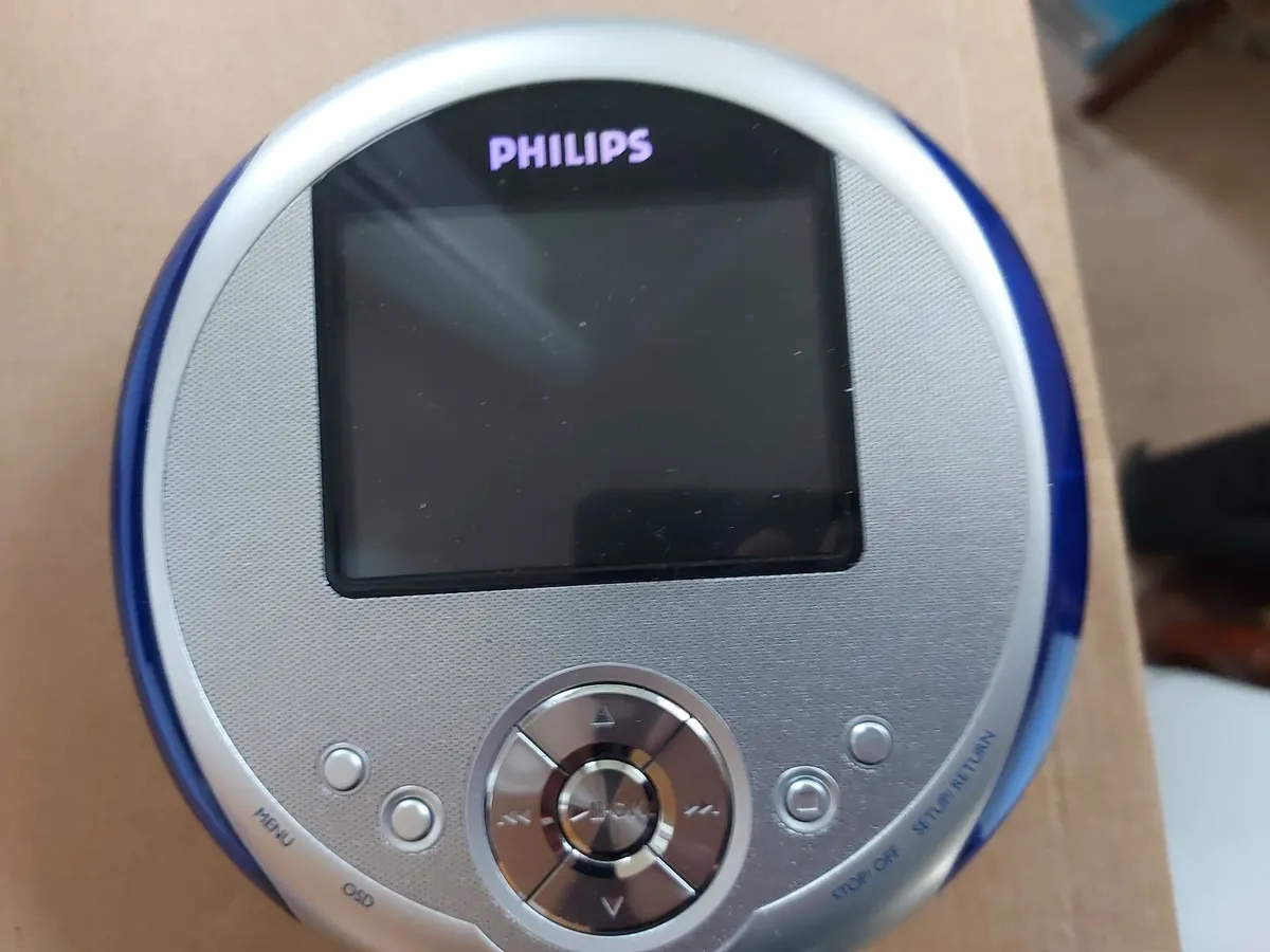 Philips PET320/37 3.5 Portable DVD/CD/MP3 Player - Image 4