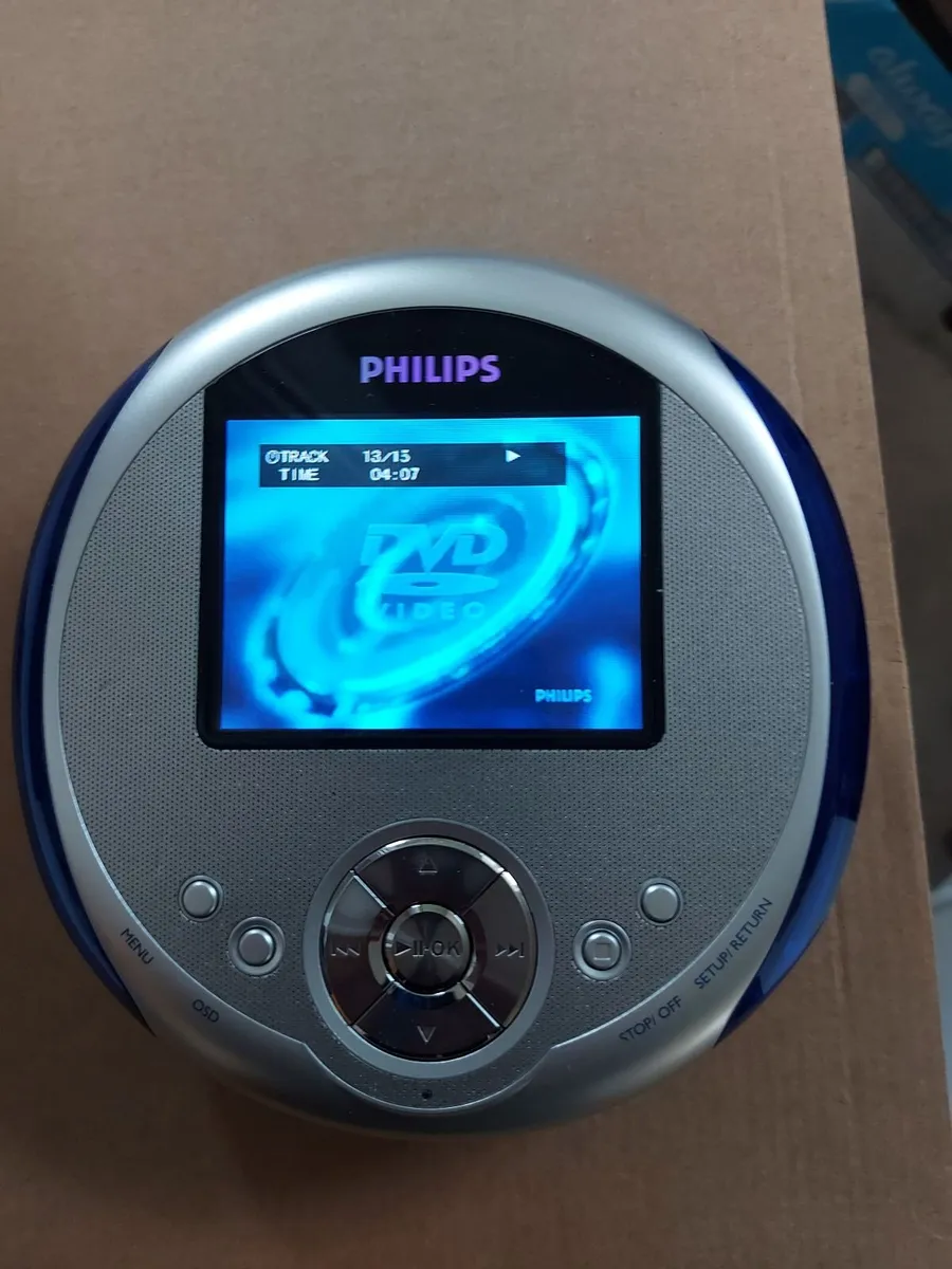 Philips PET320/37 3.5 Portable DVD/CD/MP3 Player - Image 1
