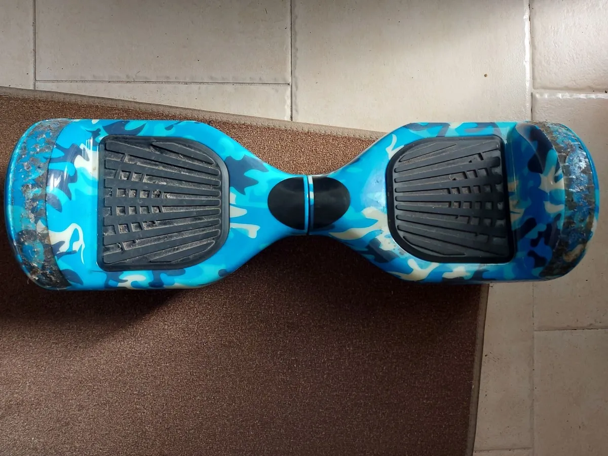 2 Hoverboards, no chargers Bluetooth Segway & Razo - Image 1