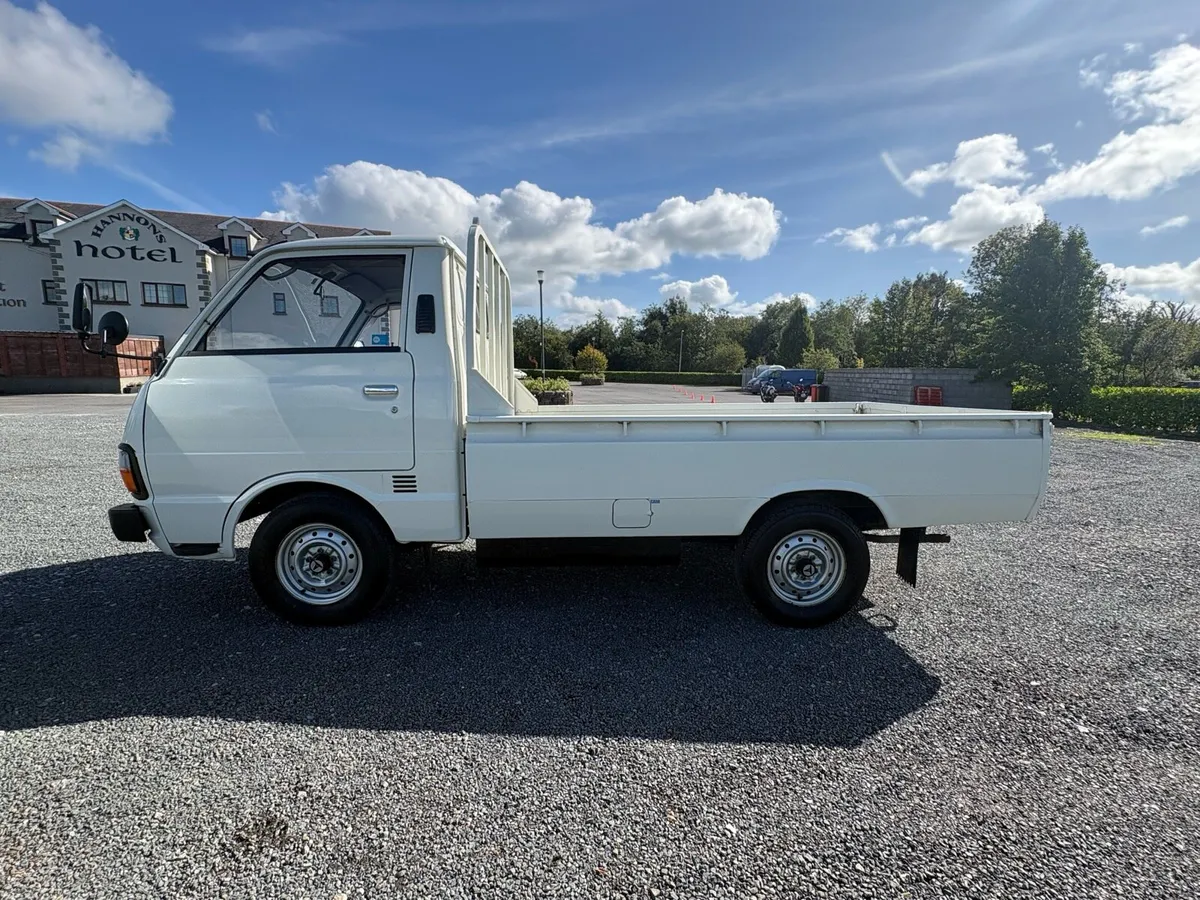 Toyota Hiace 1985 - Image 3