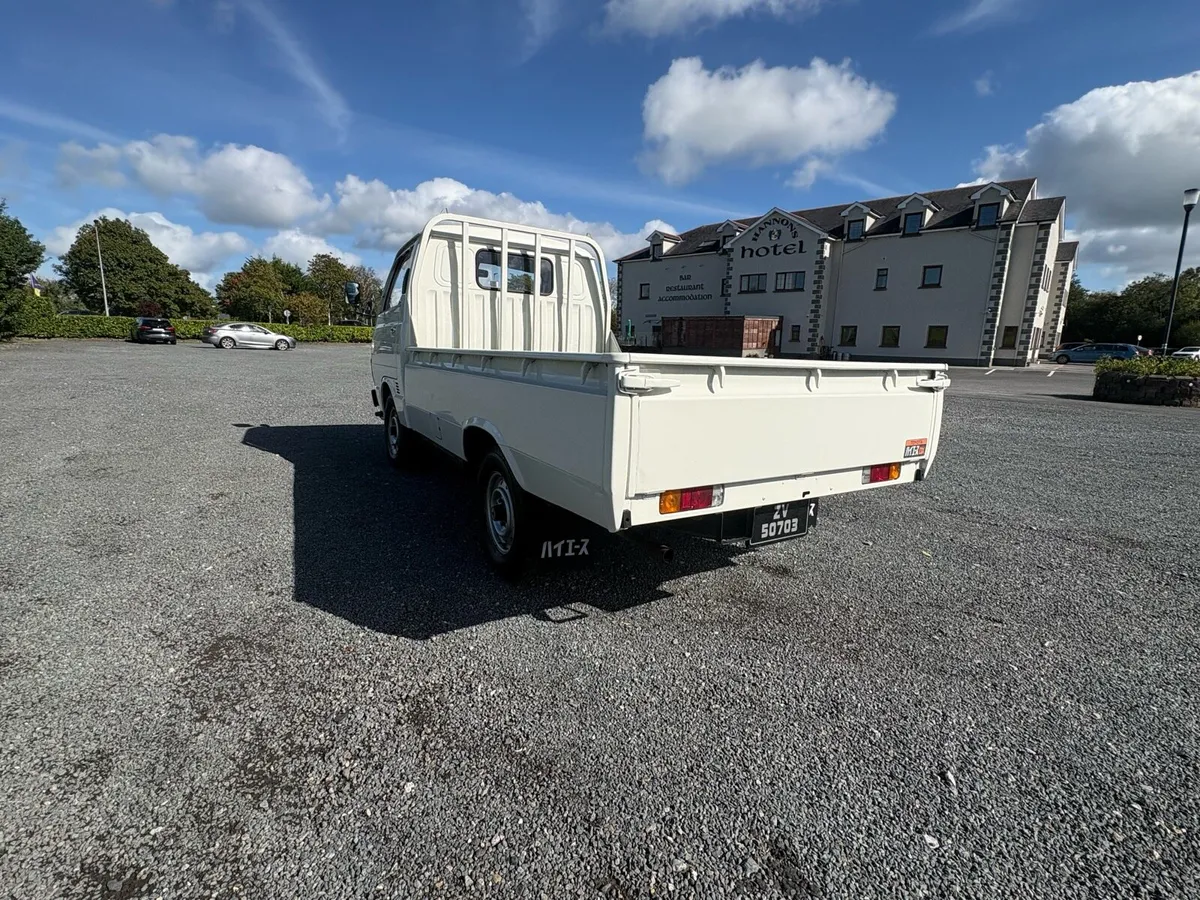 Toyota Hiace 1985 - Image 4