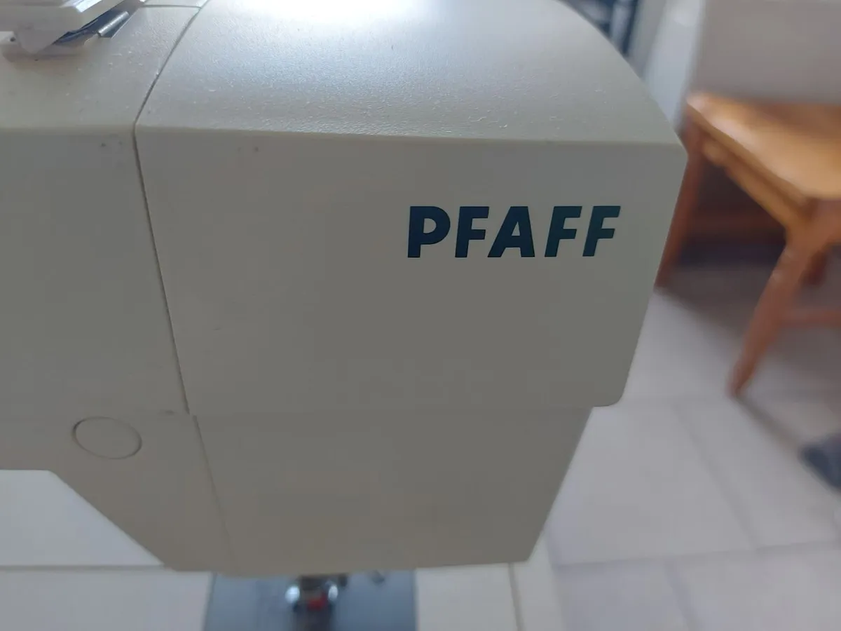 PFAFF Sewing Machine, Model Hobby 1122 - Image 2