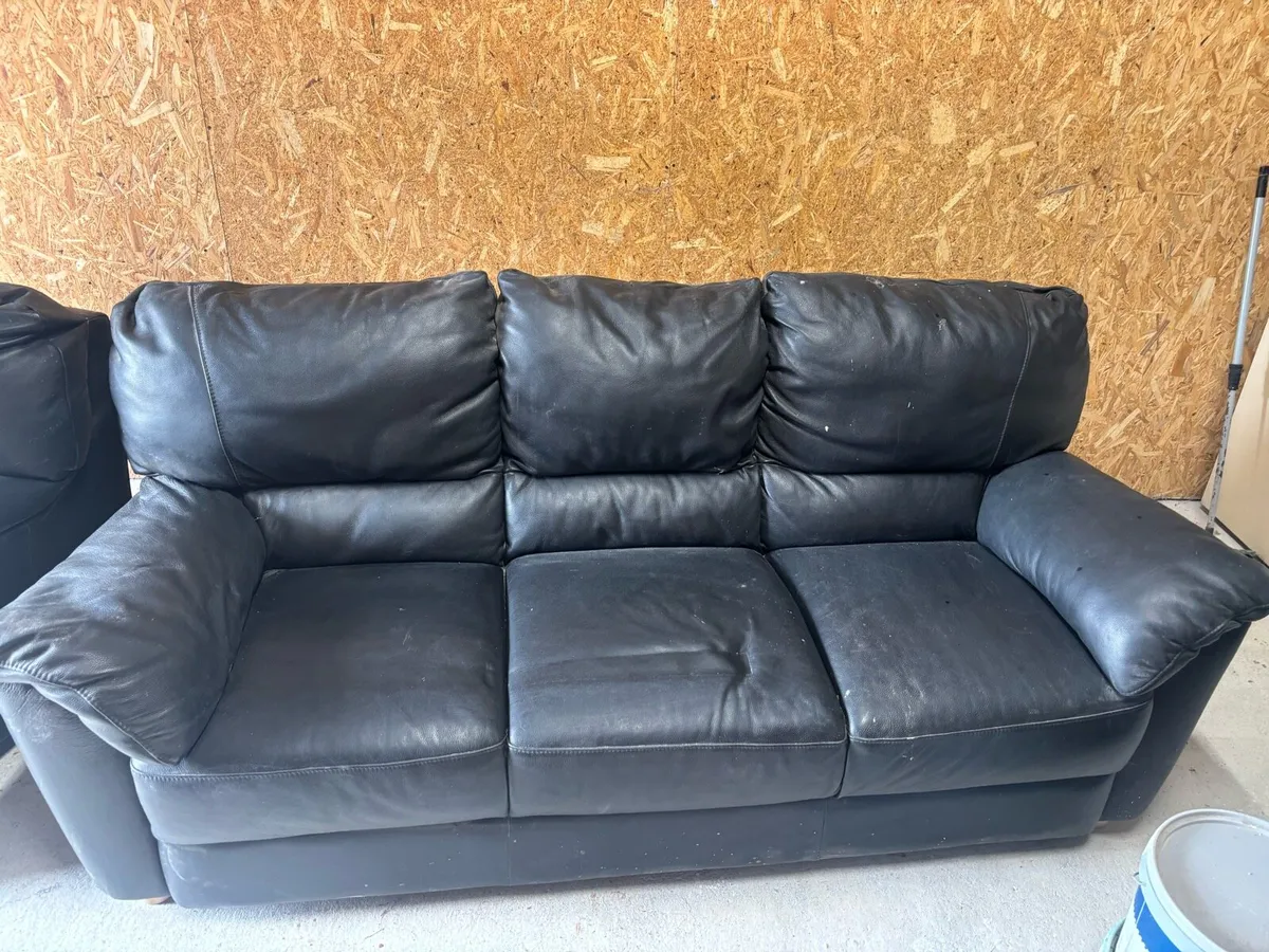 Leather couch - Image 2