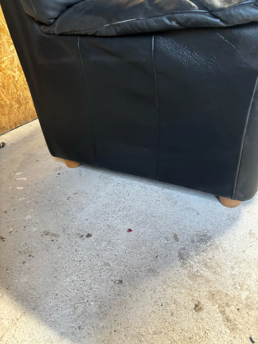 Leather couch - Image 3