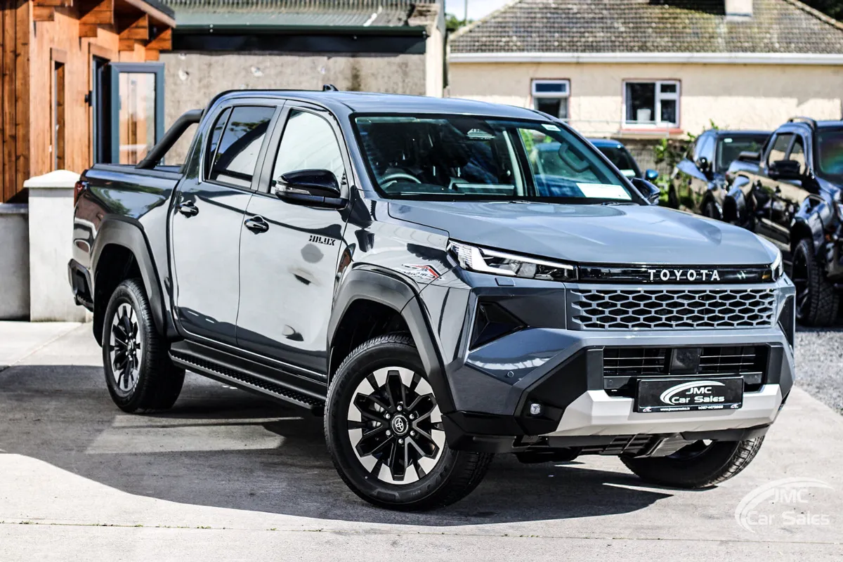 2026 TOYOTA HILUX INVINCIBLE - Image 4