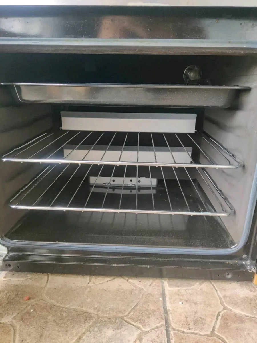 Mains gas cooker and oven - Image 2