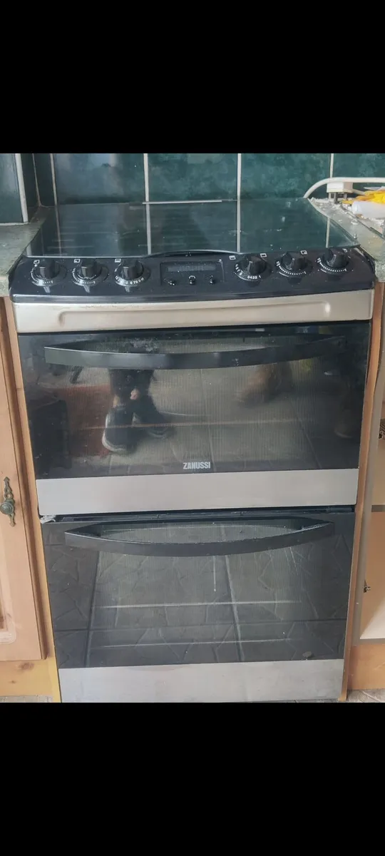 Mains gas cooker and oven - Image 1