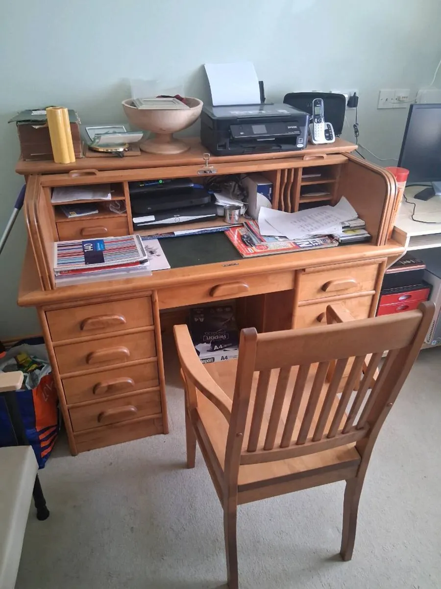 Roll top Desk and chair - Image 1