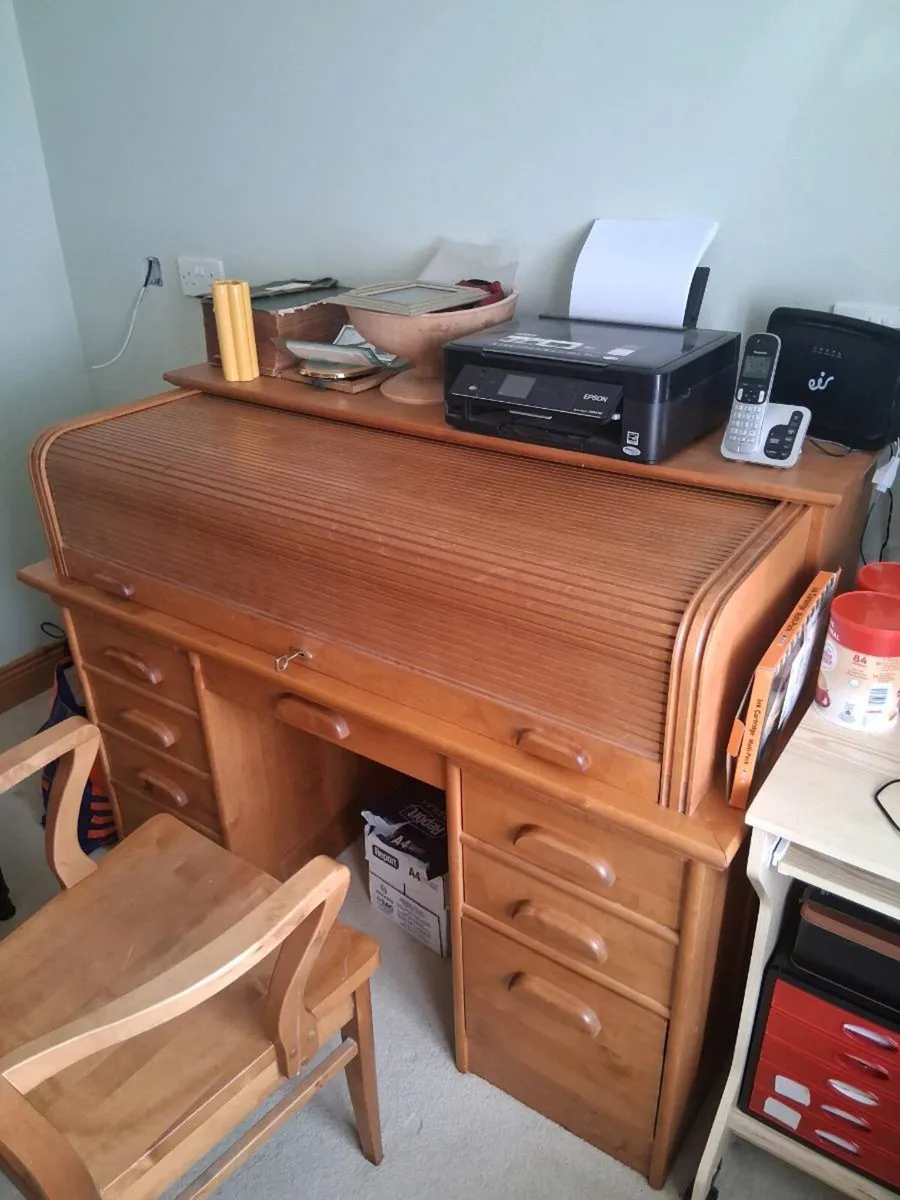 Roll top Desk and chair - Image 2