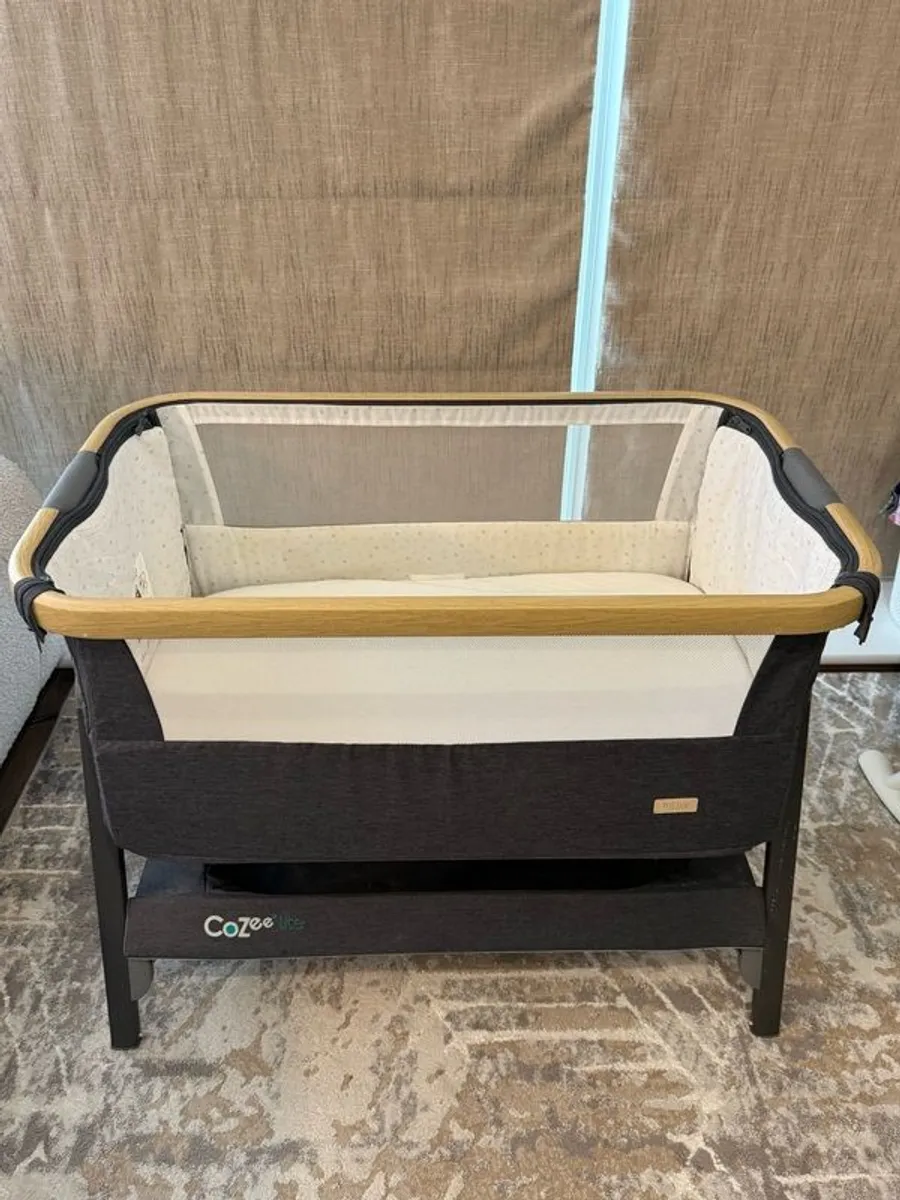 Tutti Bambini CoZee Lite Bedside Crib - Image 1