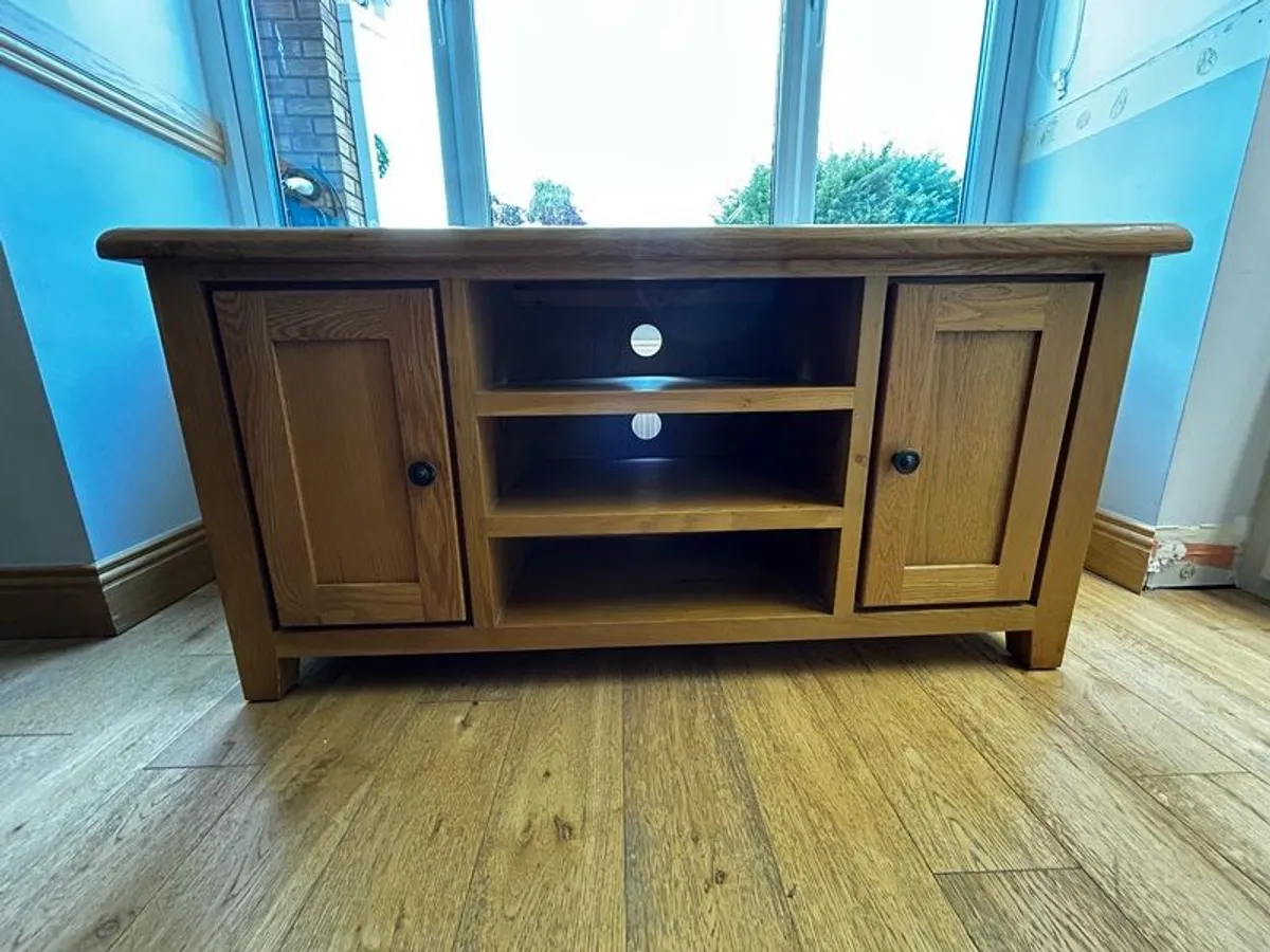 dining room and tv - Image 2