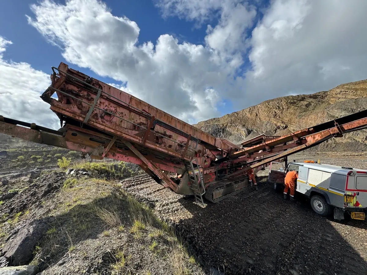 Finlay 694T  & Sandvik QA440 Screeners Available - Image 2