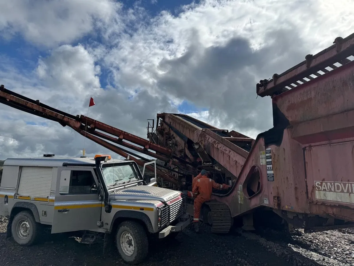 Finlay 694T  & Sandvik QA440 Screeners Available - Image 3