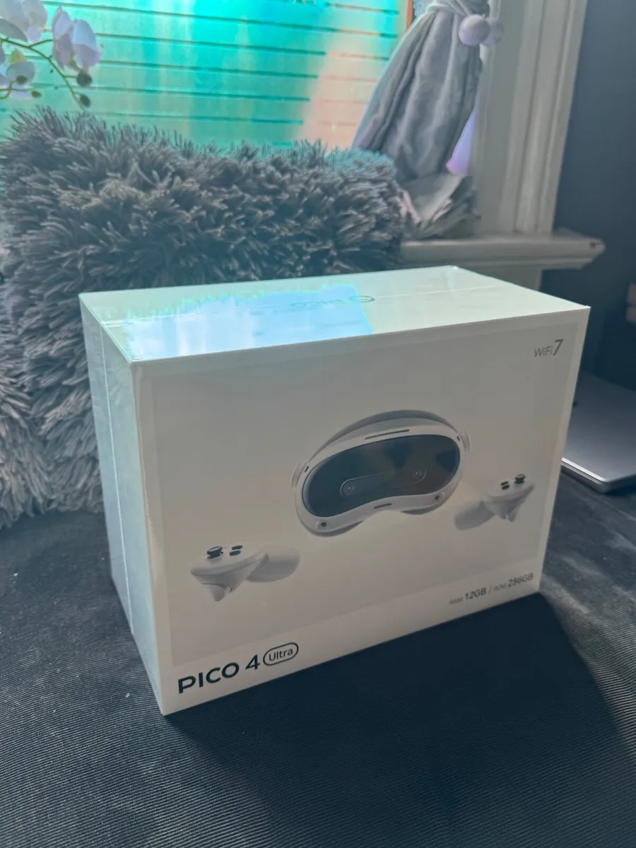 VR Headset - Image 1