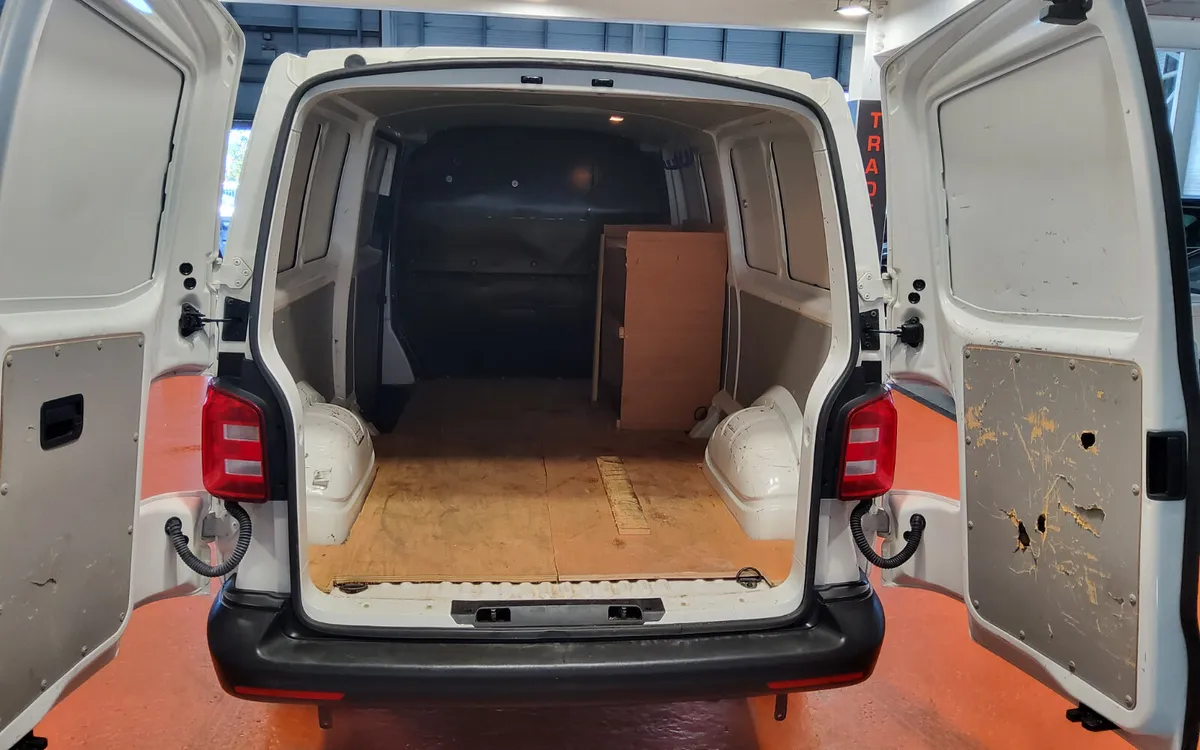 Volkswagen Transporter 2018 - Image 4