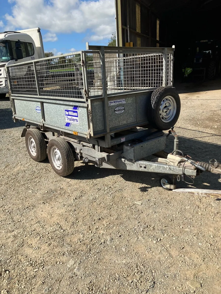 Trailer - Image 1