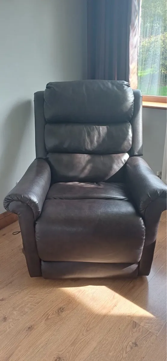 Electric Lift & Rise Arm Chair