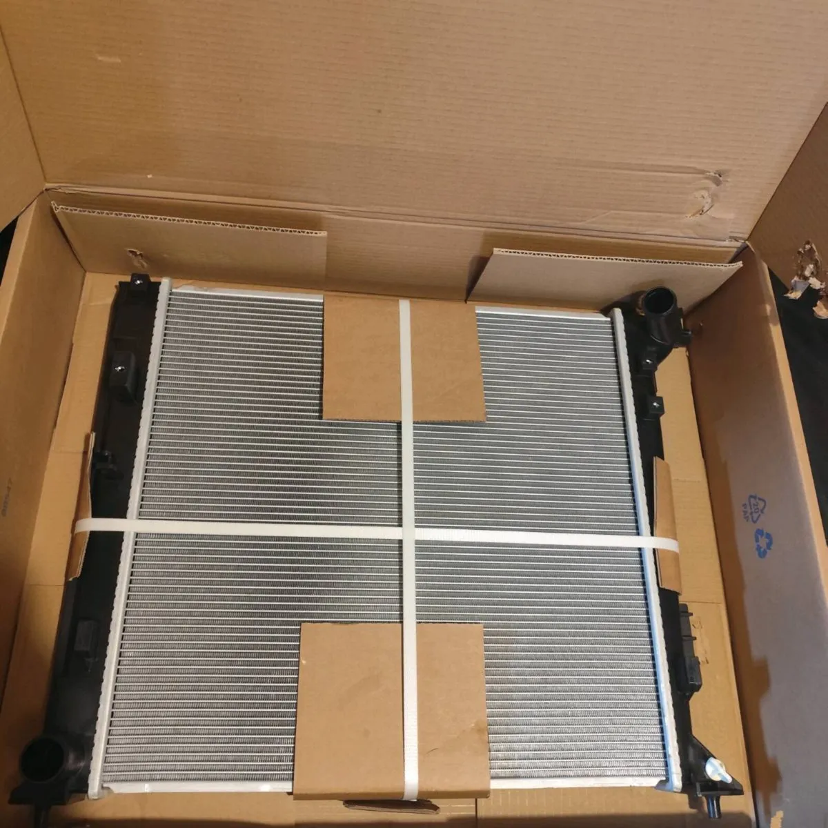 Engine Radiator for Hyundai Tucson / Kia Sportage - Image 1