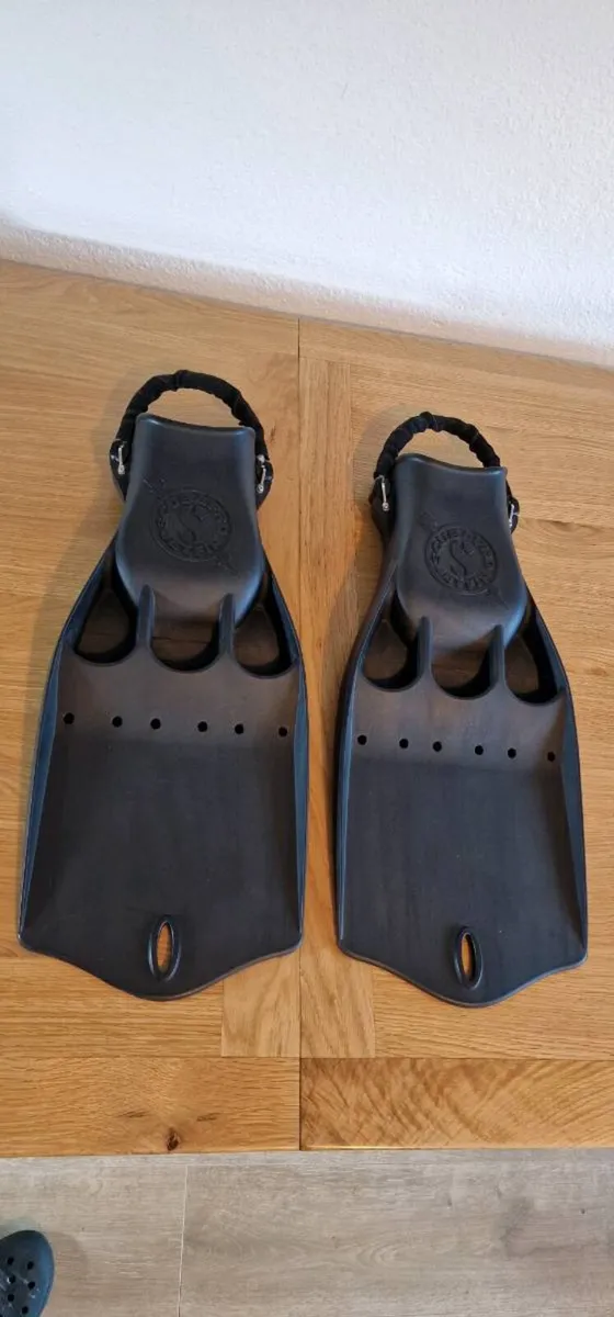 Scubapro Jet fins and scubapro twin jet fins - Image 1