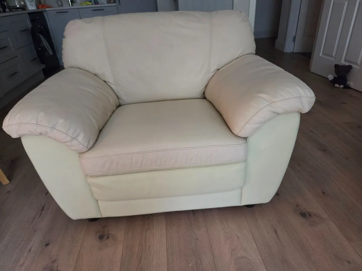 Three Piece Suite-Cream Suite - Image 3