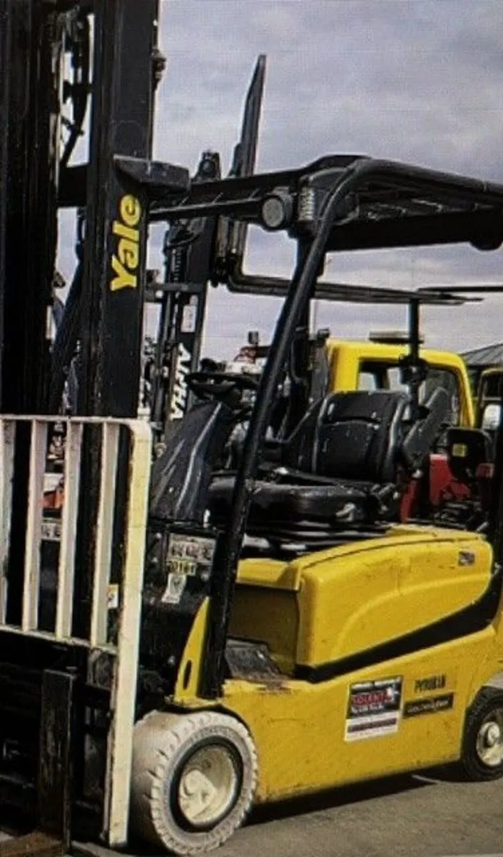 YALE ELECTRIC PYROBAN FORKLIFT