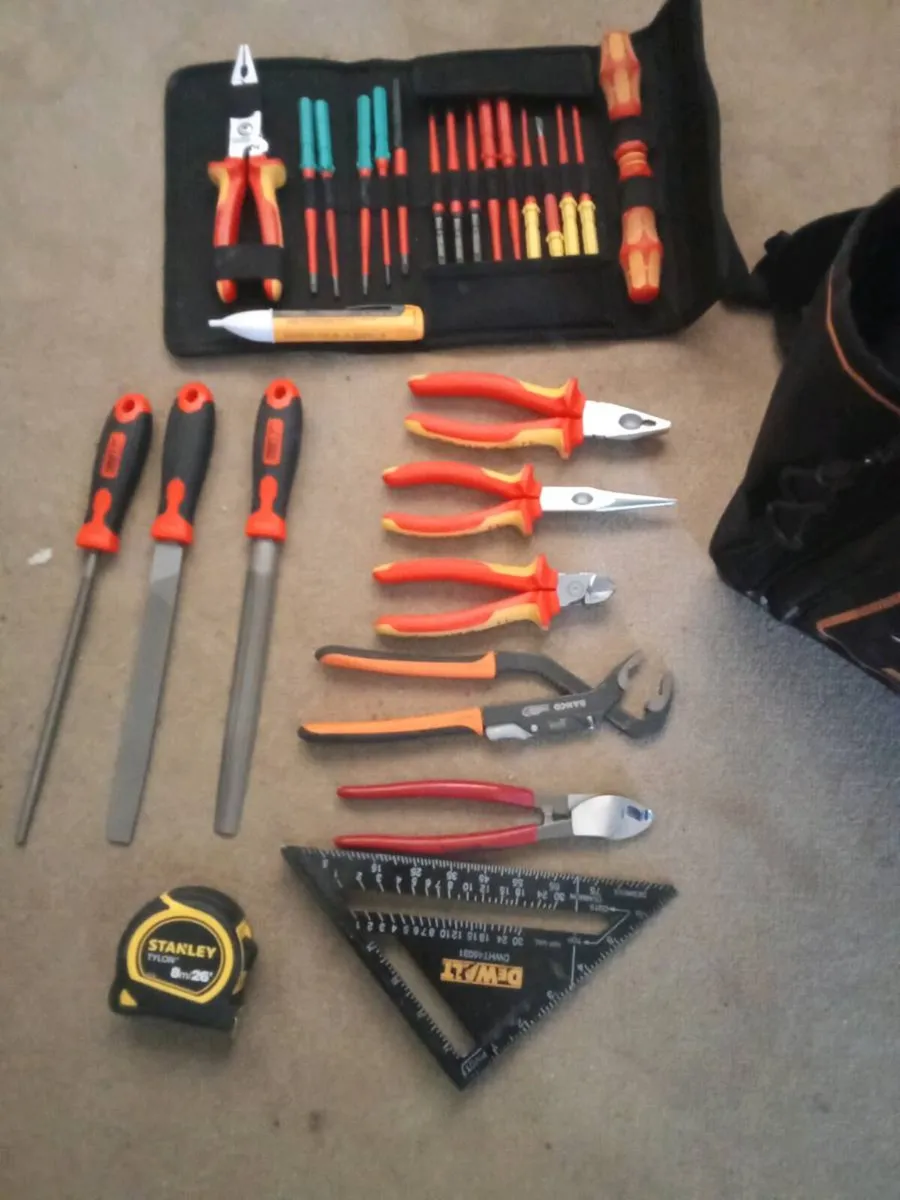 Weara hand Tools - Image 1