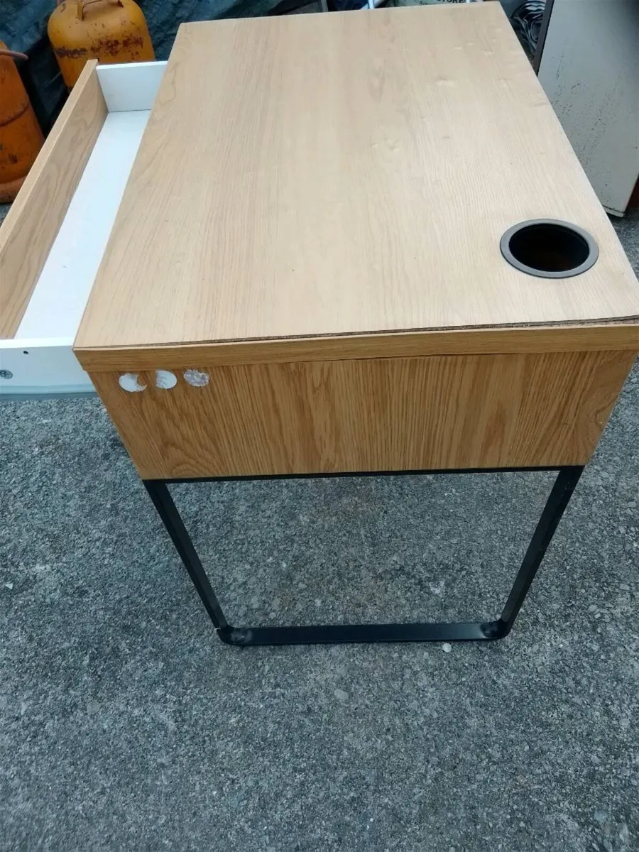 Desk - Image 4