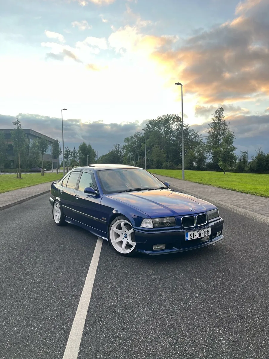 E36 320i saloon - Image 1