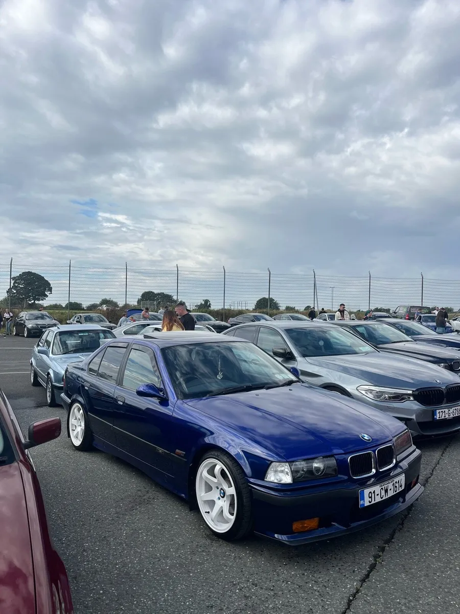 E36 320i saloon - Image 3