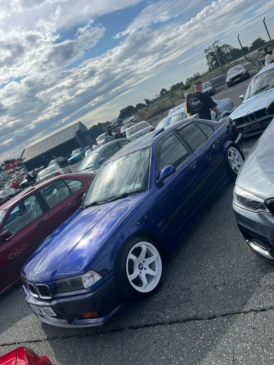 E36 320i saloon - Image 4