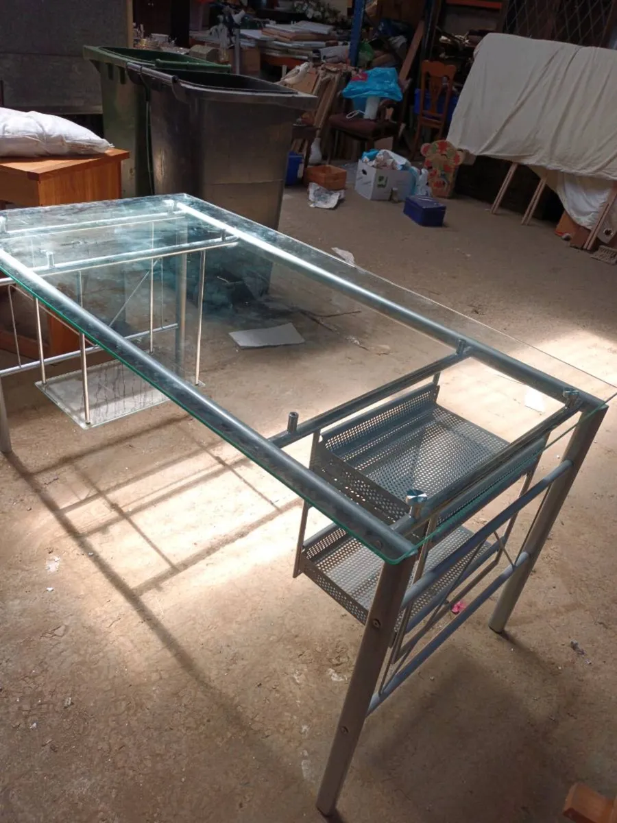 Office Desk - Image 1