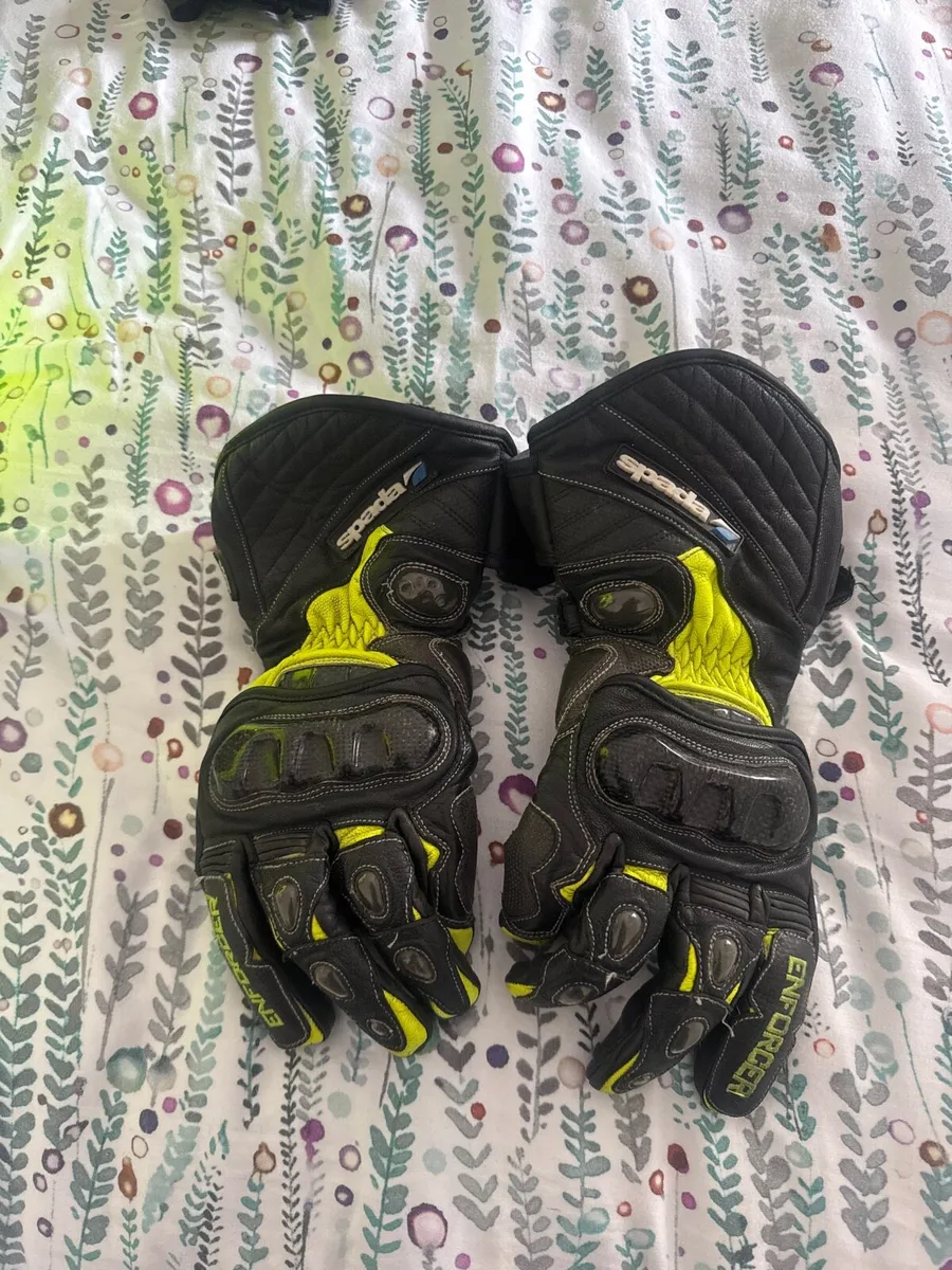 Motorcycle helmet, gloves, jacket, waterproofs - Image 3