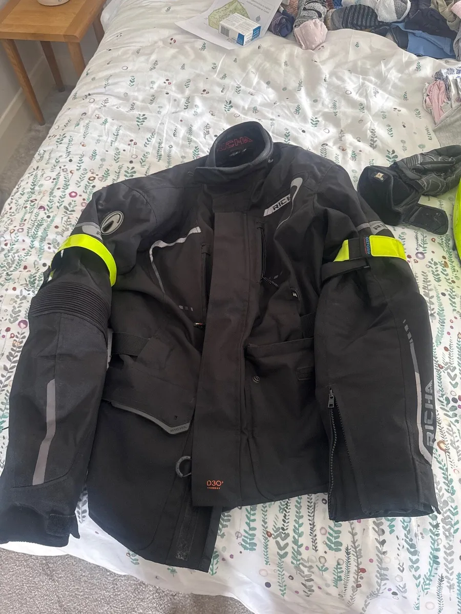 Motorcycle helmet, gloves, jacket, waterproofs - Image 4