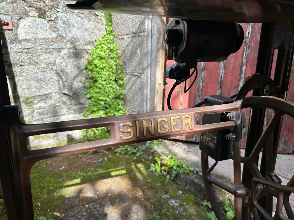 Antique Singer Sewing Machine & Table - Image 4