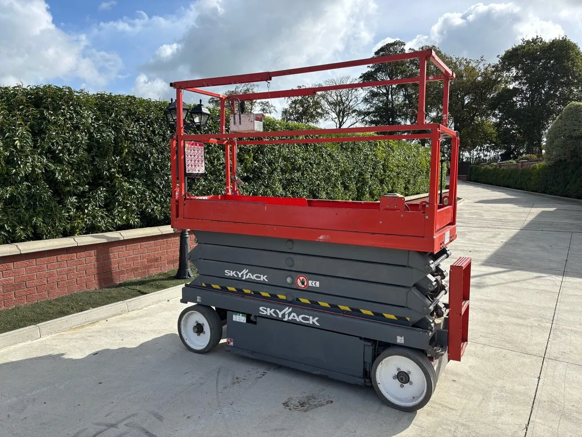 Skyjack 3226 with plant trailer - Image 4